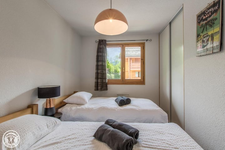 寝室• 2 ：シングルベッド2台90 x 200台