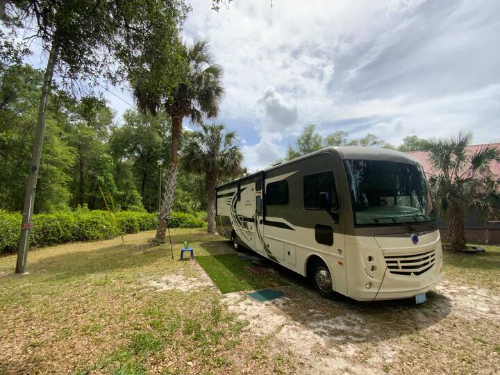 Lake Woodruff LazyDayz Campers/RVs for Rent in De Leon Springs