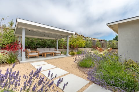 Luxury modern home with backyard + golf simulator!