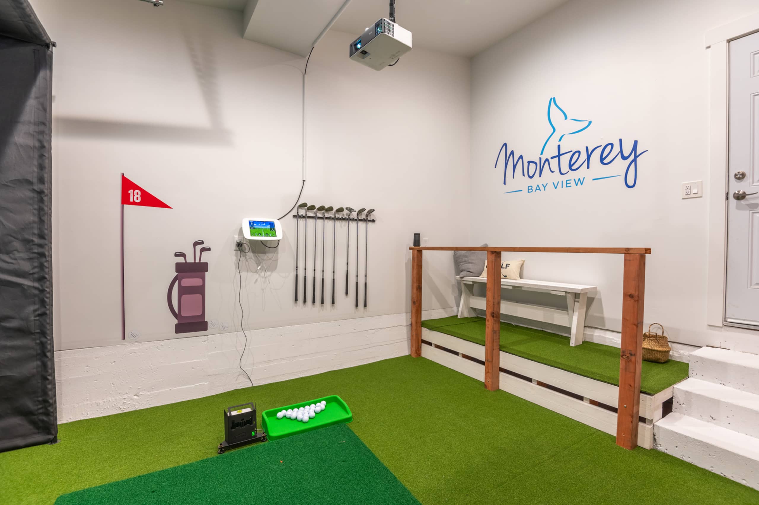 Golf Simulator, 10 Min to Monterey Aquarium - Photo 16