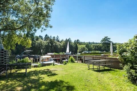 70s villa 150 meters from the lake