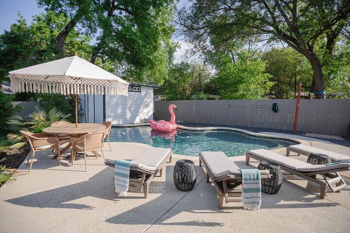 South Congress Bungalow w/ Pool & Hot Tub gallery image 3