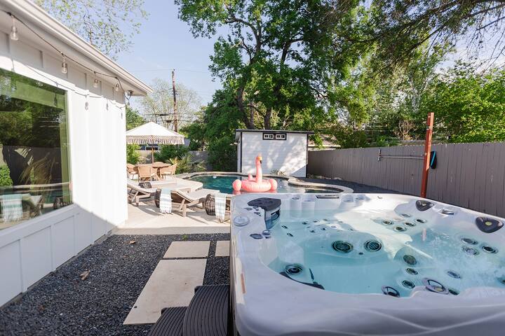 South Congress Bungalow w/ Pool & Hot Tub gallery image 2