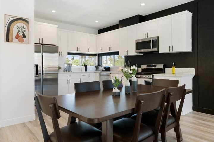 Spacious 9BR Mid City Near USC gallery image 5