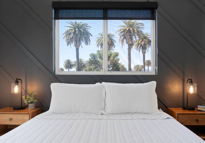 Spacious 9BR Mid City Near USC gallery image 2