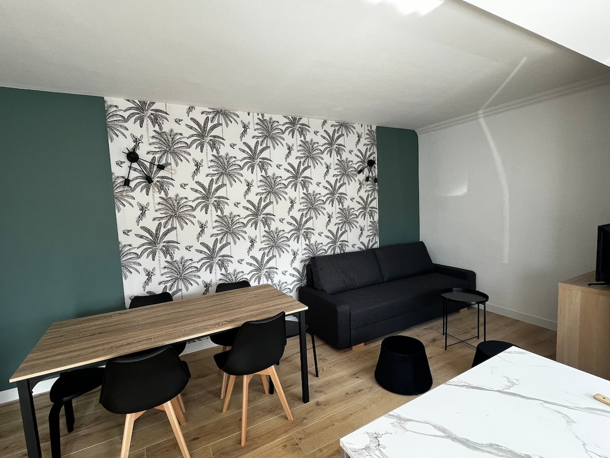 Annuncio Airbnb popolare: 2 bedrooms, air-conditioned living room, pool a Gruissan