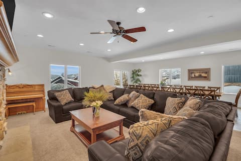Picturesque TLC Eden family getaway-sleeps 22