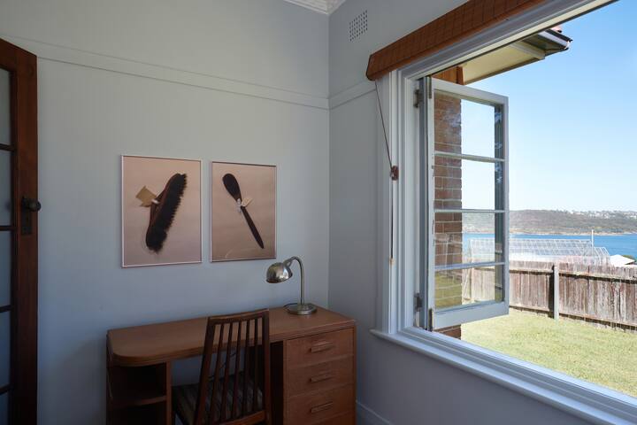 Cosy 3 Bedroom Cottage with Harbour Views gallery image 3