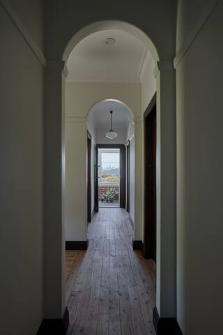 Cosy 3 Bedroom Cottage with Harbour Views gallery image 4