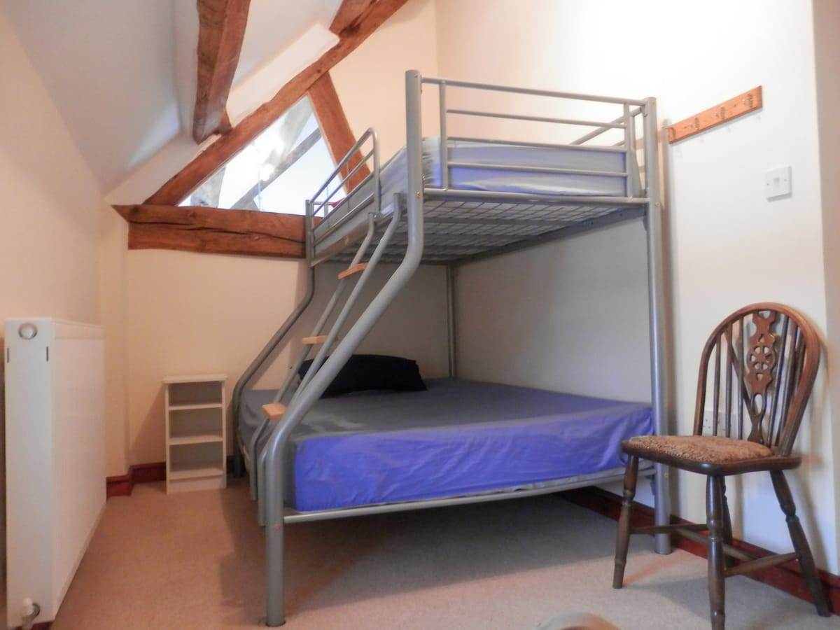 三间卧室（一张单人床未拍摄）