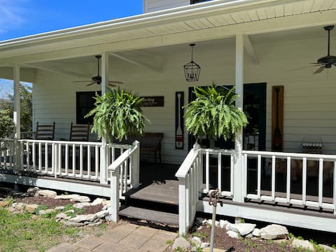 Old Southern - Lakefront - Dog friendly