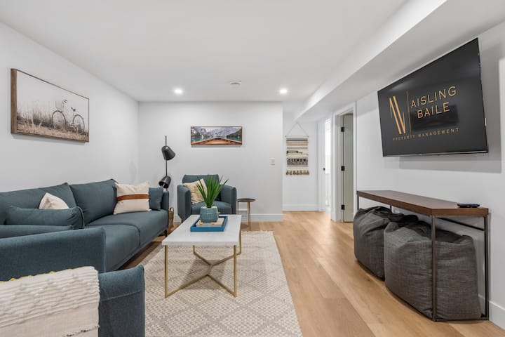 The Duchess | 5 Min From Chinook | Upscale | Pets - Calgary