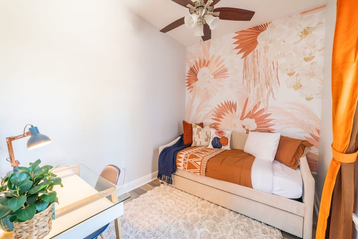 Ingiza hifadhi yetu mahususi ya utafiti, ambapo mpangilio wa chumba, mwangaza, na mazingira tulivu huunda mazingira bora ya kusoma, utafiti, na ukuaji wa kiakili.