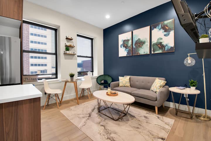 The Lux Exp | DWTN 1Br 1Bth | Easy NYC Access