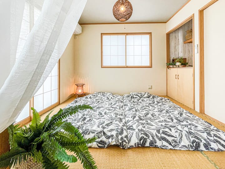 Nous avons 2 ensembles de matelas de style japonais