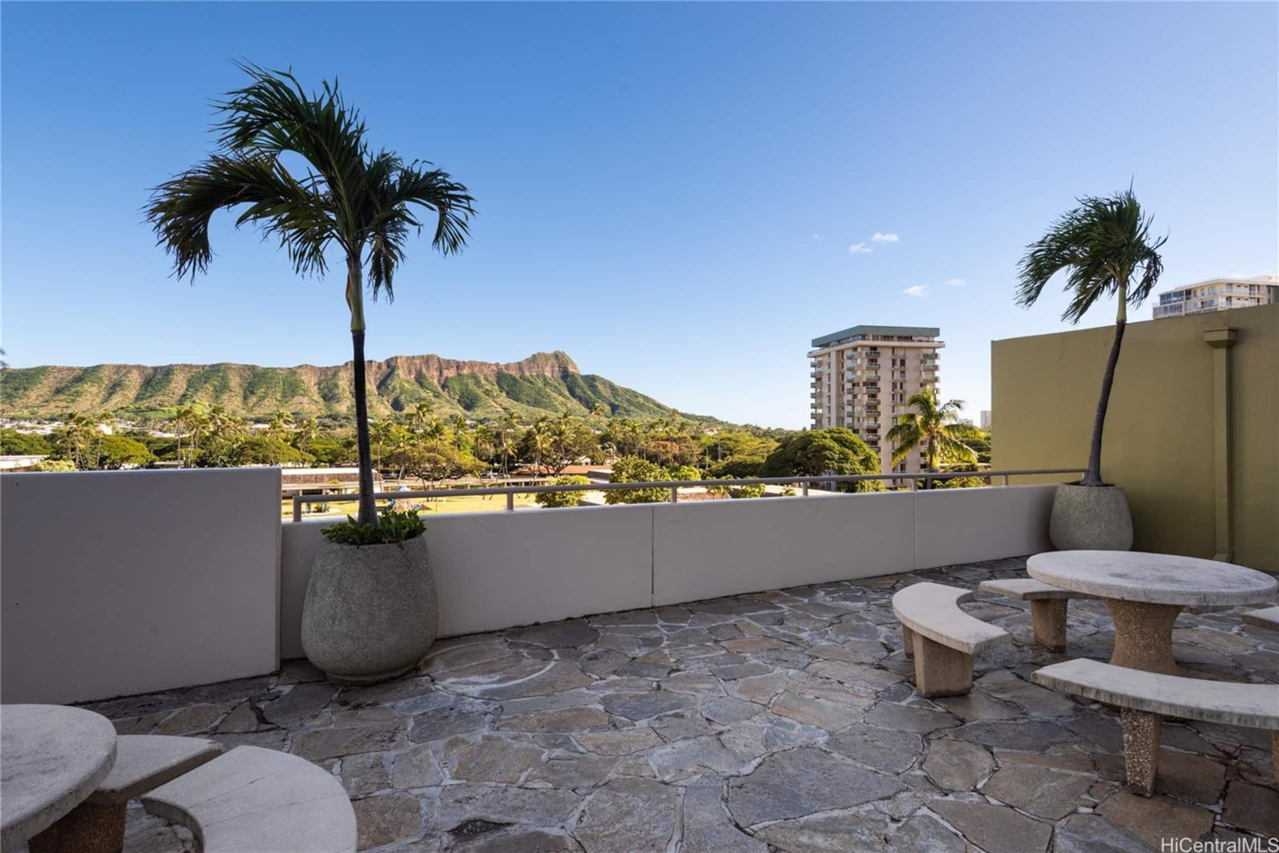 Condo in Honolulu · ★4.95 · 1 bedroom · 2 beds · 1 bath - Image 38