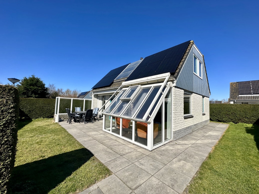 Popular Airbnb listing: Bohemian Resort 30 nice house close to beach! in Sint Maartenszee