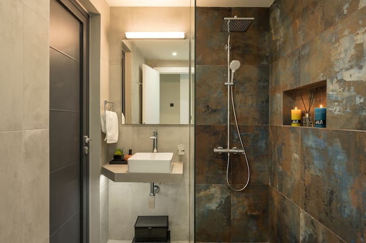 Villa Thea, sea view, pool, close to beach, BBQ gallery image 5