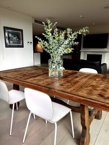 Two Level Luxe Townhouse gallery image 5