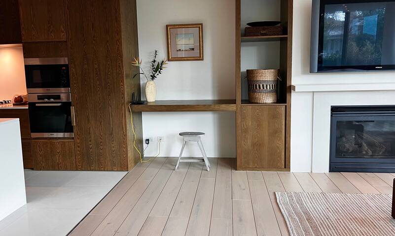 Two Level Luxe Townhouse gallery image 3