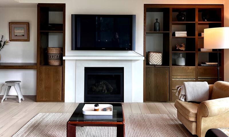 Two Level Luxe Townhouse gallery image 2