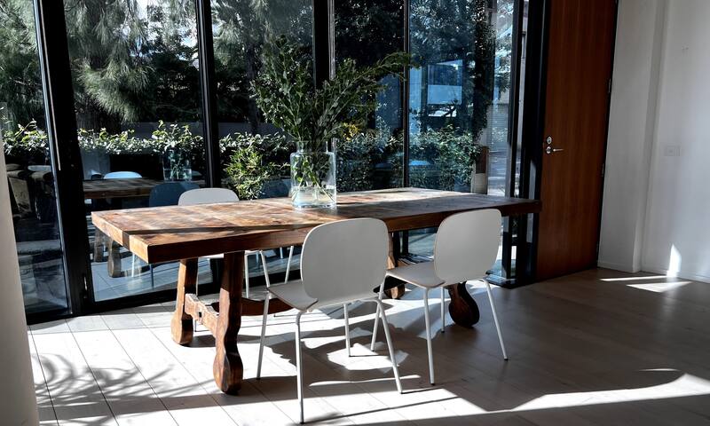 Two Level Luxe Townhouse gallery image 4