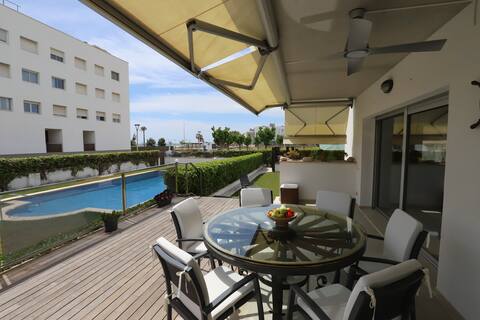 Beautiful bass, pool and garden