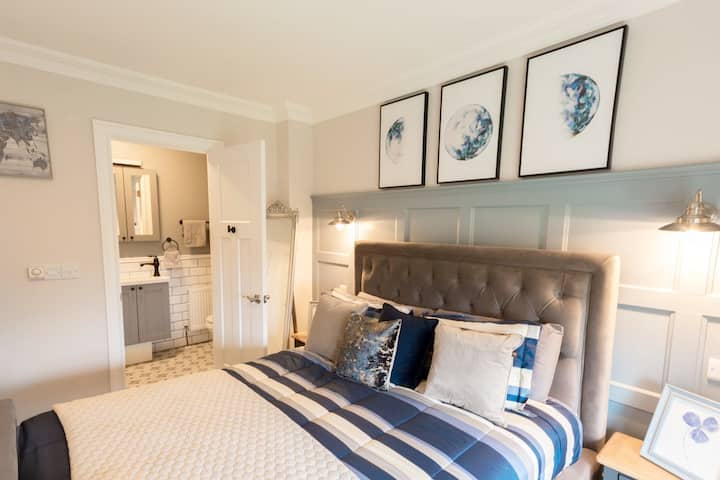 Balcony room and ensuite 