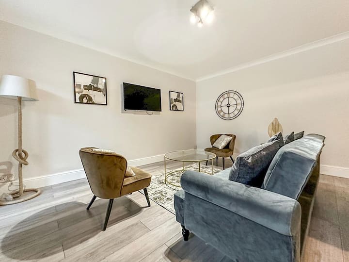New & Cosy Luxe 3 Bedroom House - London