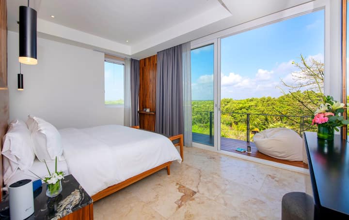 Camera da letto con mangrovie e letto king-size