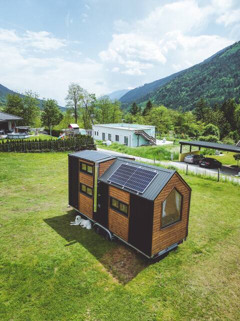 Tiny house near Millstättersee with hot tub