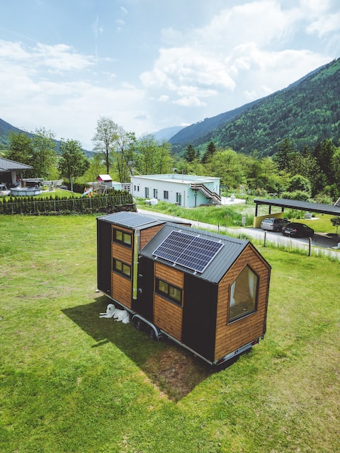 Tiny house near Millstättersee with hot tub