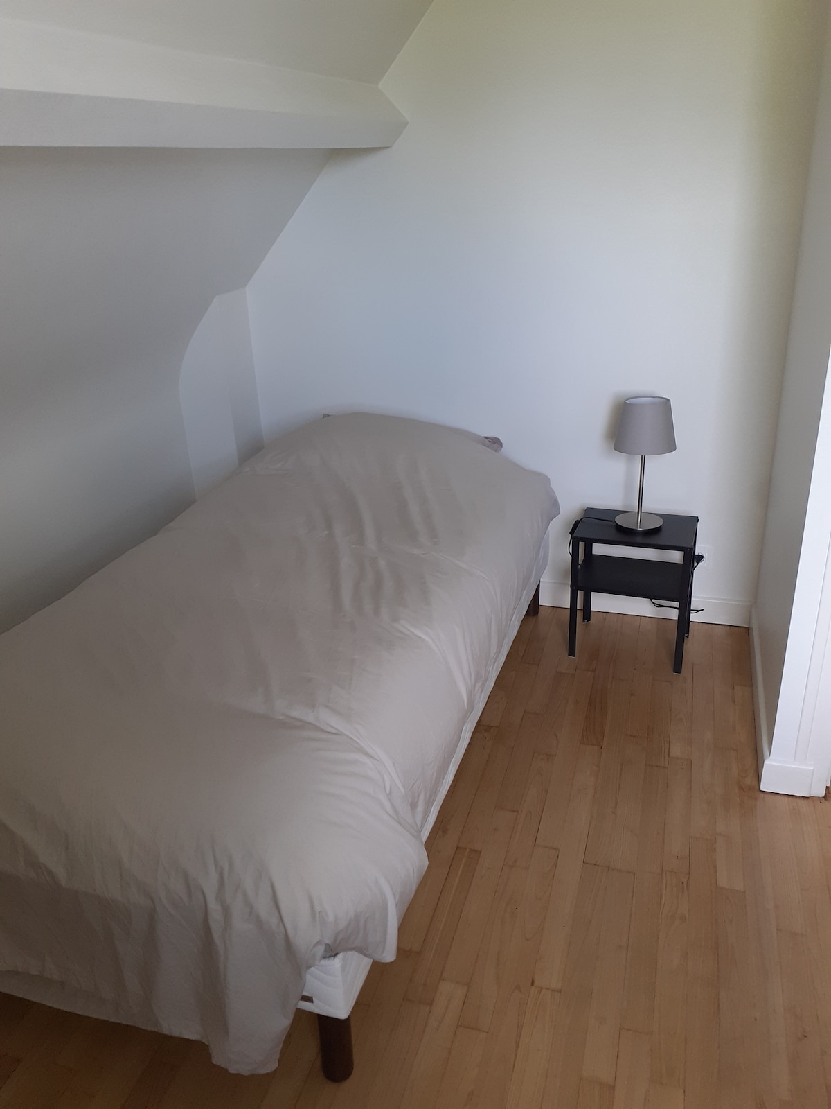 Dhomë zyre, krevat tek 90 X 200