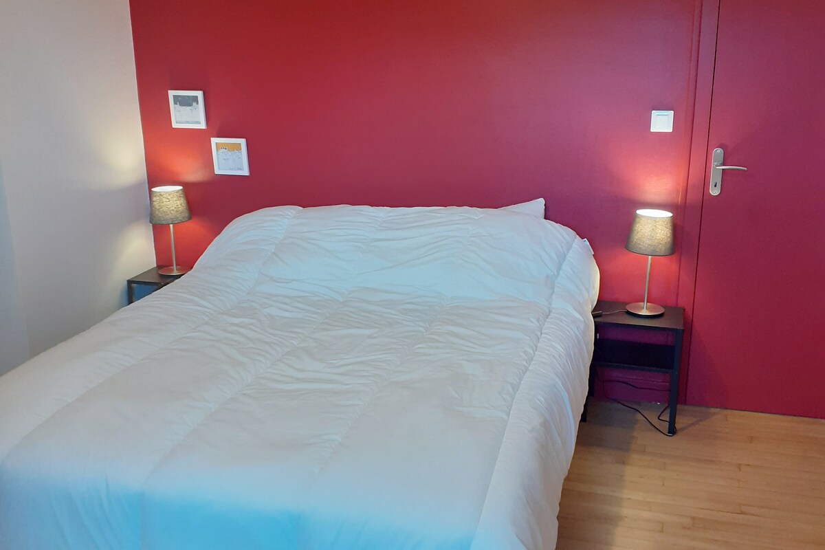 Dhomë e kuqe, 1 krevat 160 X 200