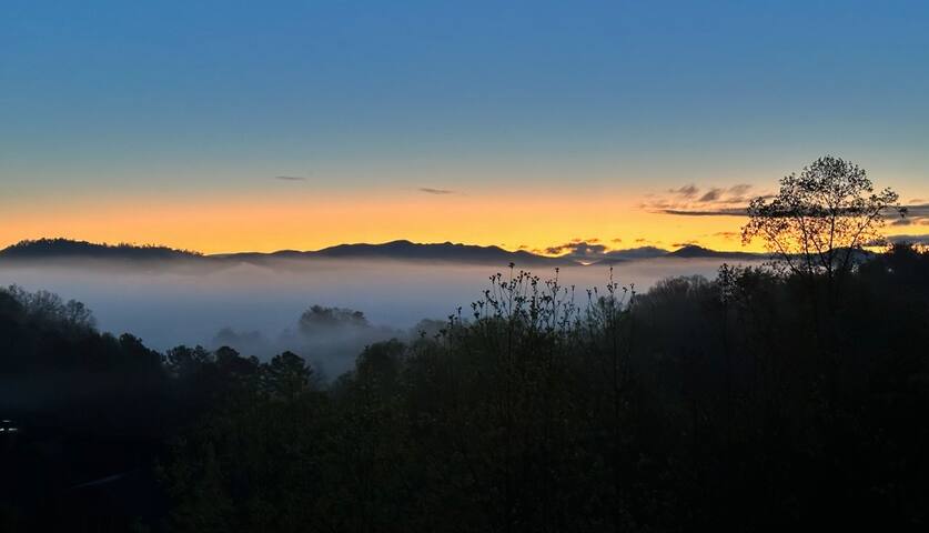 Asheville luxury estate-Hottub, GameRoom & Sauna gallery image 4