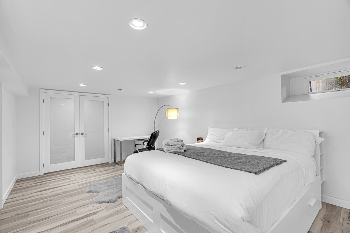 Modern & Minimalist 2-Bed Suite Near UBC