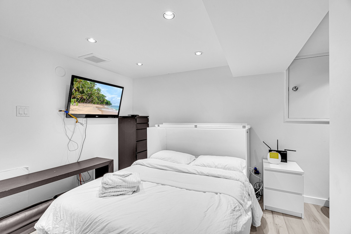 Modern & Minimalist 2-Bed Suite Near UBC