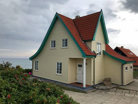 Unique heritage summerhouse directly to the sea