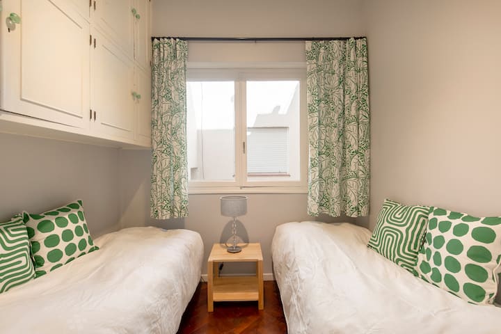 Second bedroom: two single beds