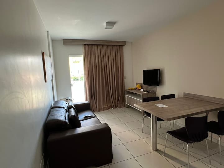 Habitación 
unida 1 sofá cama
1 mesa de TV
con 4 sillas 