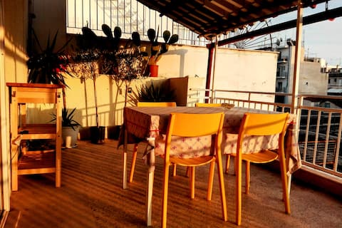 Top performing Airbnb: Live like a local! 2-Rooms apt in central Athens in ΑΓΙΟΣ ΠΑΥΛΟΣ