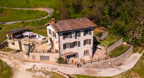 Villa Fenice Country House w/Wi-fi, Patio, Jacuzzi