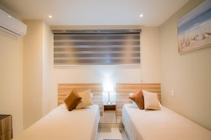 Chumba cha kulala cha pili na vitanda 2 vya mtu mmoja.