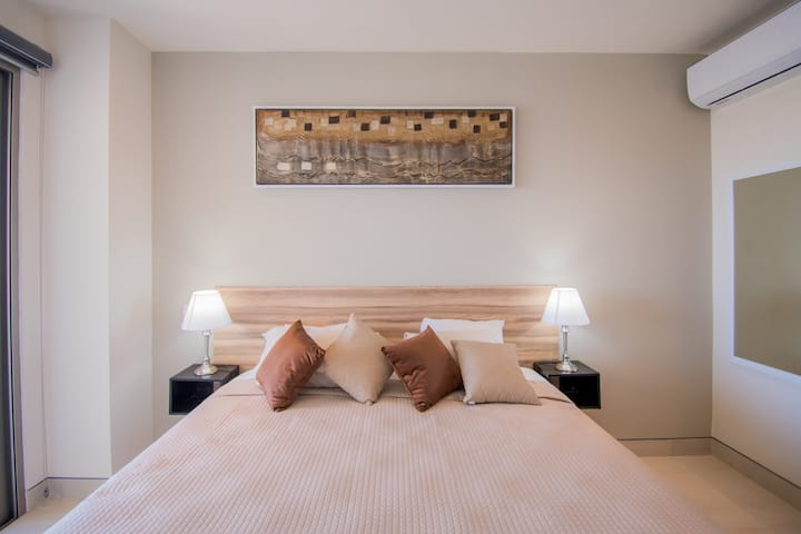 Kamera kuu yenye mapambo mazuri na mwanga wa asili.