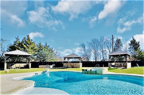 Heated Pool~Pool Table~SPA~Home Theatre~Sleeps-20