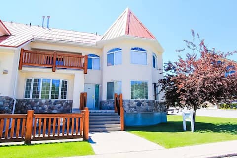 6 BDR | Sauna | Views , Spacious & Ideal Location