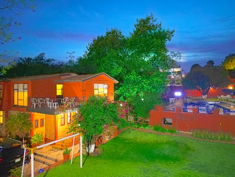 Top Airbnb: Villa for 10 with a pool and garden in Ixtapan De La Sal