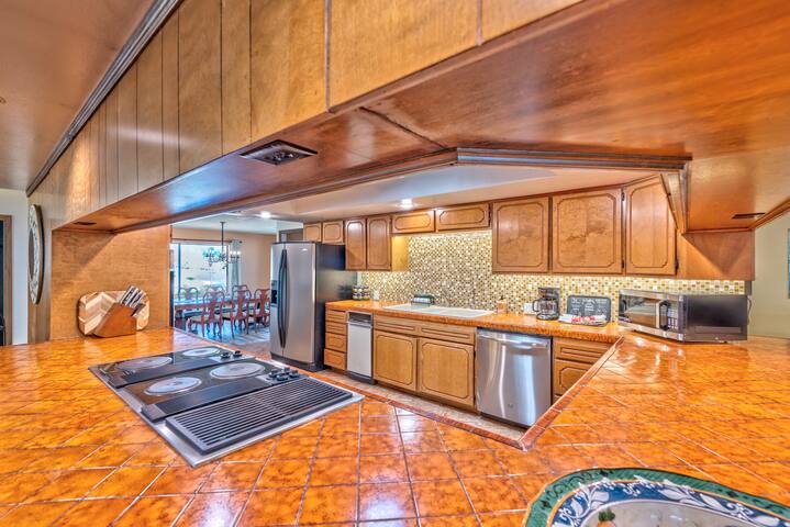 Back to the Future Home w/ hot tub! gallery image 5