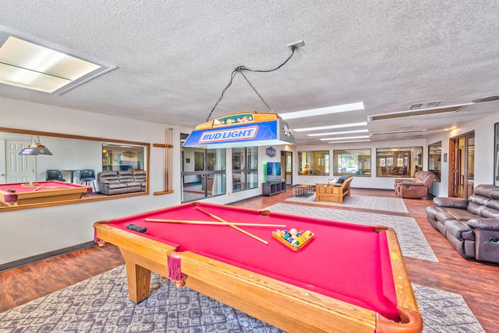 Back to the Future Home w/ hot tub!