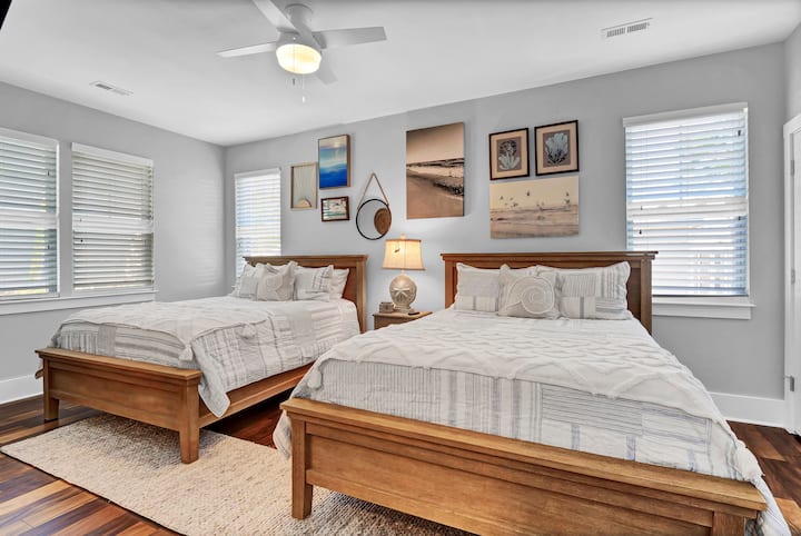 2 ორადგილიანი საწოლი კარადით, კომოდითა და ტელევიზორით